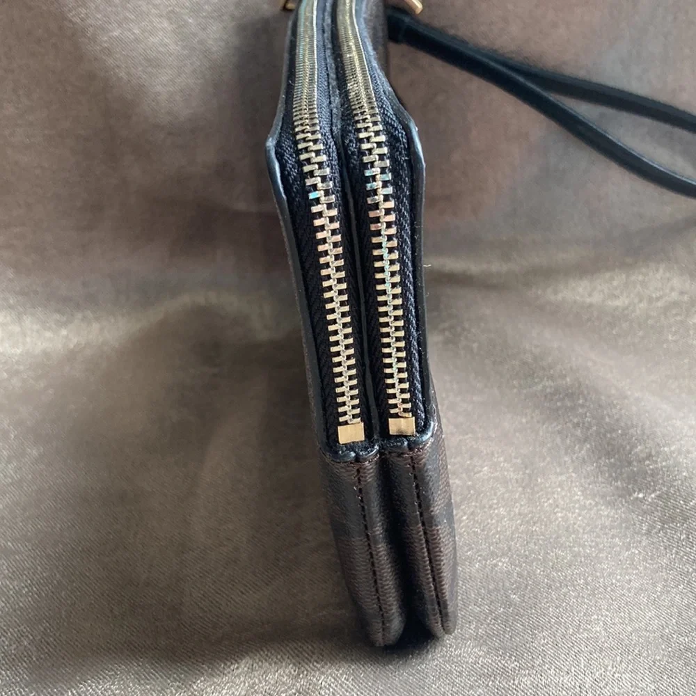 NWT Authentic Coach double zipper wristlet - Picture 4 of 8